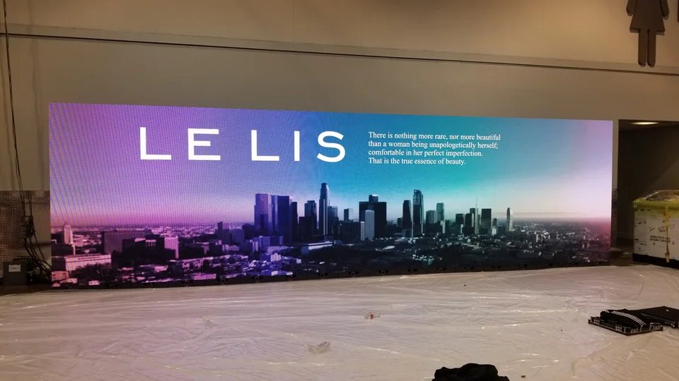 A panoramic Le Lis presentation during booth setup.