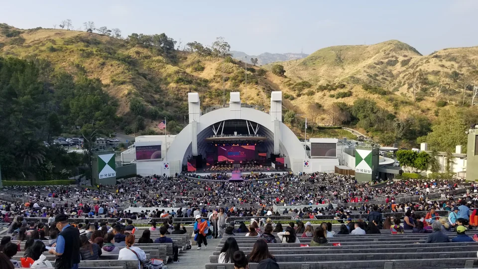 The full amphitheater during the event.